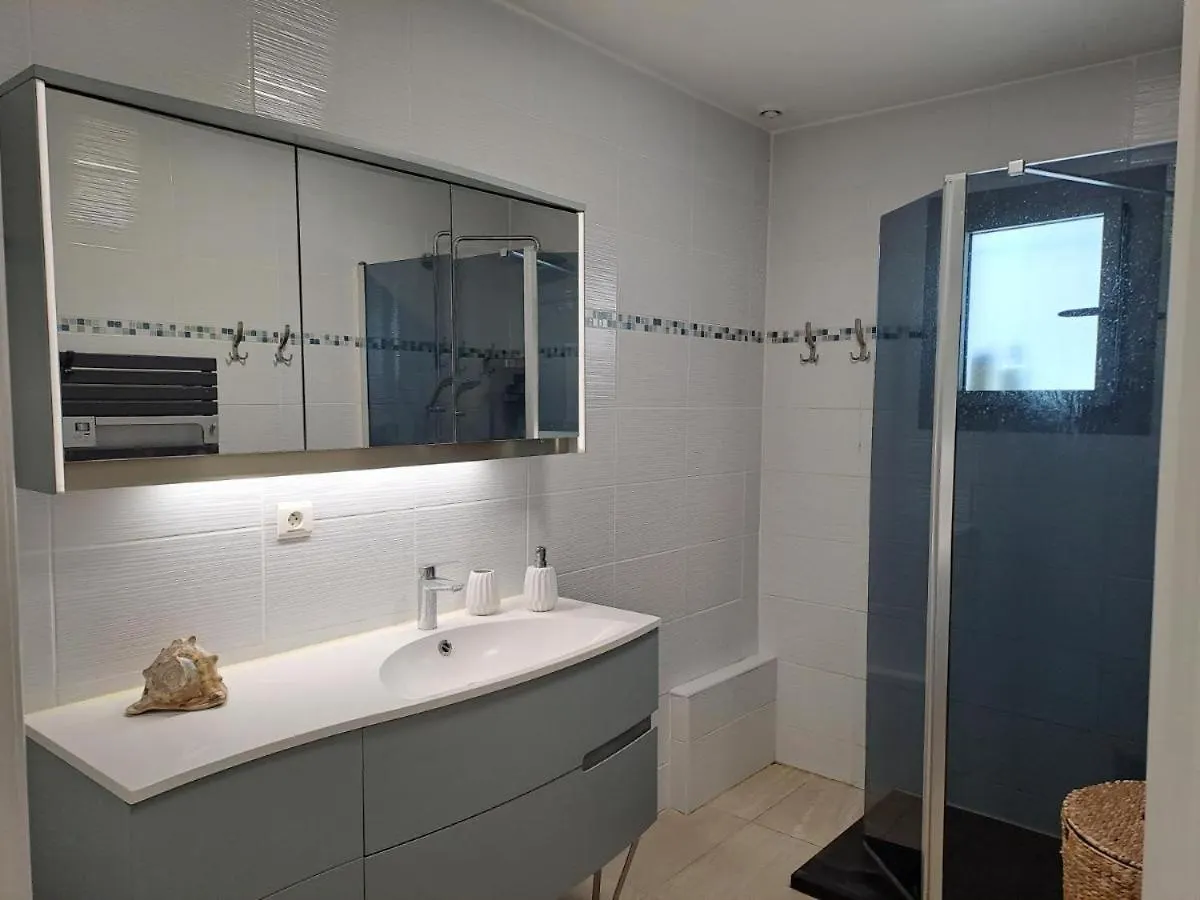 Villa Climatisee, Avec 3 Chambres , Piscine, Et Terrain Arbore Saint-Cyr-sur-Mer France